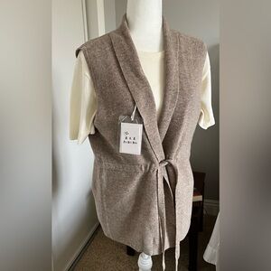 Jenni Kayne Cotton Tee with free cashmere vest by Lacceti